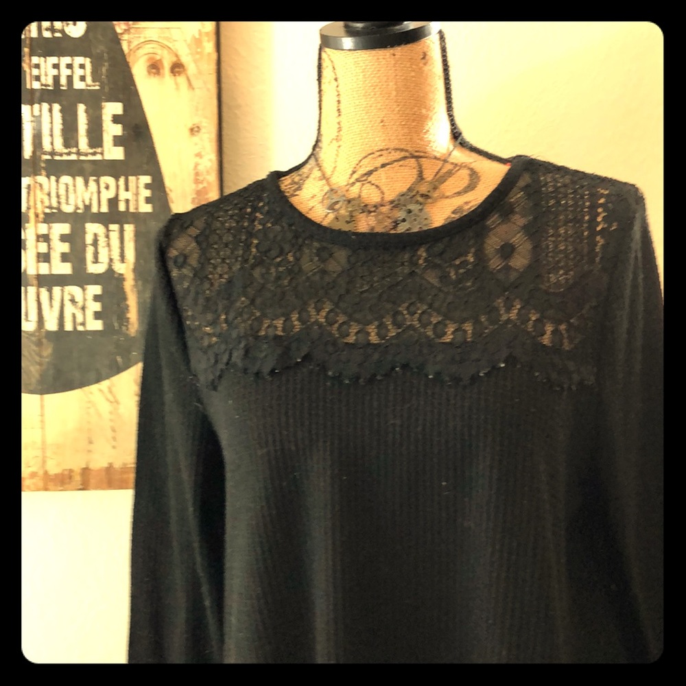 LUCKY 🍀 BRAND Black Top with lace shoulder